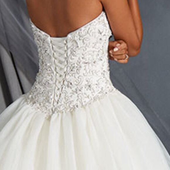 Bridgerton Wedding Dress, light organza ballgown, Size 4, Corset Cathedral Train - Picture 4 of 5